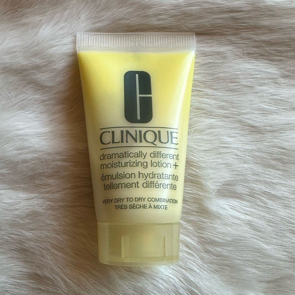 5/$25 Clinique Dramatically Different Moisturizing lotion 30ml